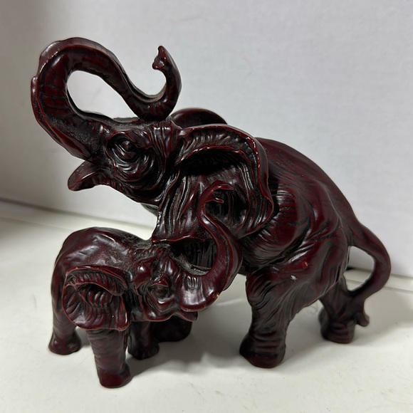 Red Resin Elephant. Mother and baby. Approx 5 1/2” tall - Picture 1 of 4